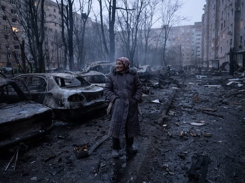 den_kazansky's tweet photo. The Russian army dropped an aerial bomb on residential areas of Kramatorsk.

Putin declared that this territory should be returned to Russia, but at the same time, he himself brutally kills its residents every day. https://t.co/5vWI4bFjQW