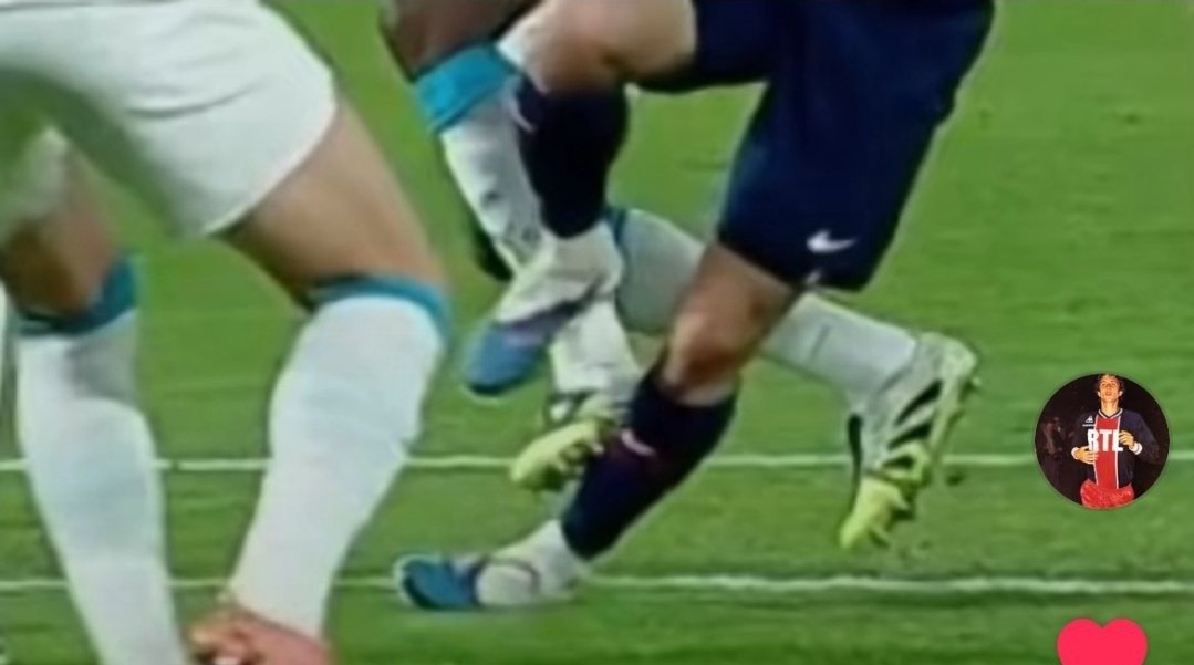 Pour les Marseillais,  Hier soir ne pas mettre rouge à Vitinha est un scandale, en cherchant 2mns voilà 3 actions marseillaises datant de moins de 3mois ou y a eu Zéro rouge !! Bonne journée les chialeuses
#PSG0M