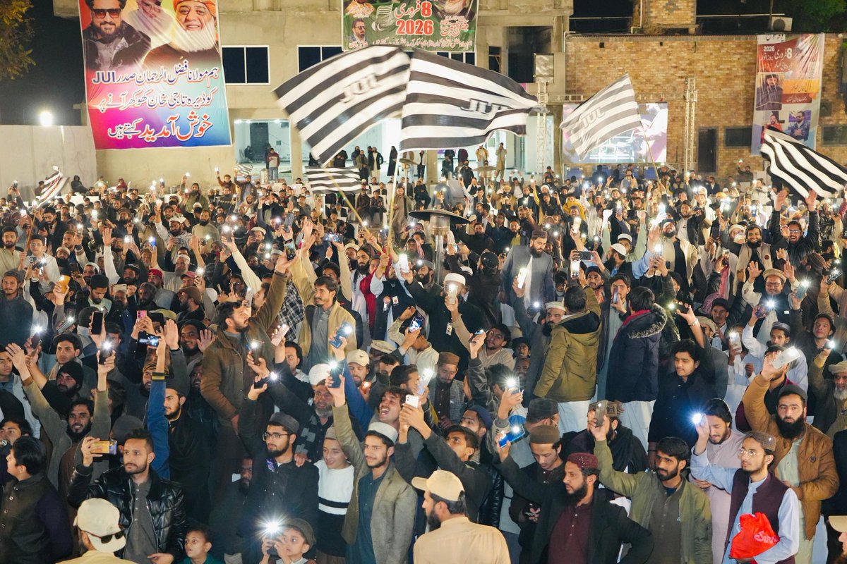 راولپنڈی: قائدِ جمعیت مولانا فضل الرحمٰن مدظلہ یوتھ کنونشن سے خطاب کر رہے ہیں۔