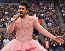 ganCheangal's tweet image. Was lassen sich die Amerikaner noch alles gefallen? Ich dachte, #Wokismus ist mit #Harris abgewrackt worden..
#Superbowl