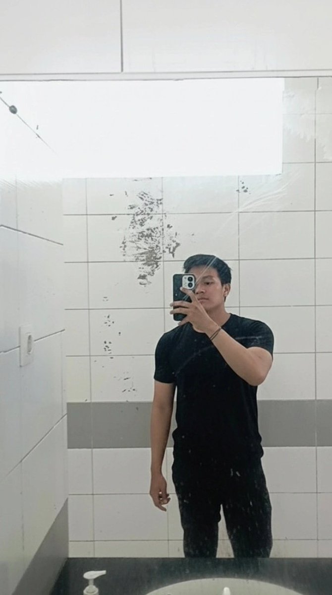 onlybraaa's tweet image. The office canteen food is not very tasty 🥲🥲