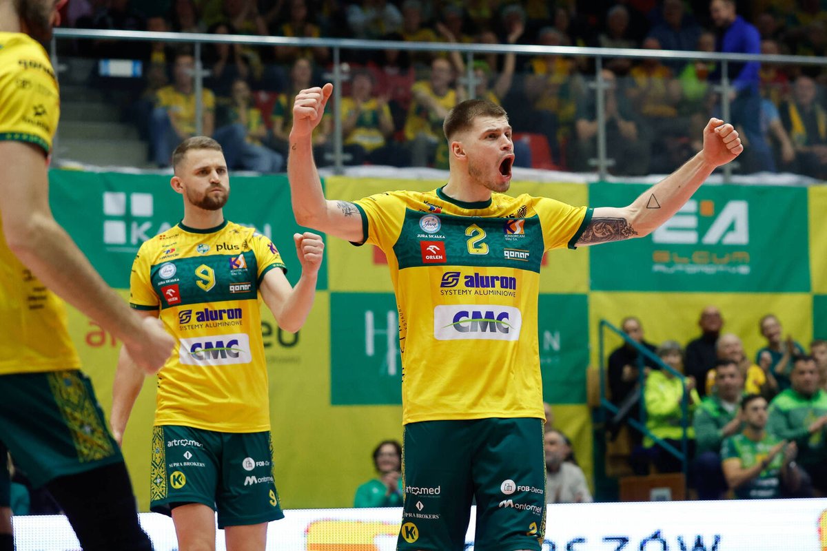 #ByNikiMarkov 
🇵🇱 Aluron reclaim top of PlusLiga, ZAKSA enter playoff zone 
en.volleyballworld.com/volleyball/com… 
#PlusLiga #volleyball 
<a href="/PlusLiga_/">PlusLiga</a> <a href="/AluronCMC/">Aluron CMC Warta Zawiercie 🏐🇵🇱</a> @assecoresovia <a href="/CuprumGorzow/">Cuprum Gorzów S.A.</a> <a href="/indykpolazs/">Indykpol AZS Olsztyn</a> <a href="/Trefl_Gdansk/">Energa Trefl Gdańsk</a> <a href="/ZAKSAofficial/">ZAKSA Kędzierzyn-Koźle ⭐️⭐️⭐️</a>