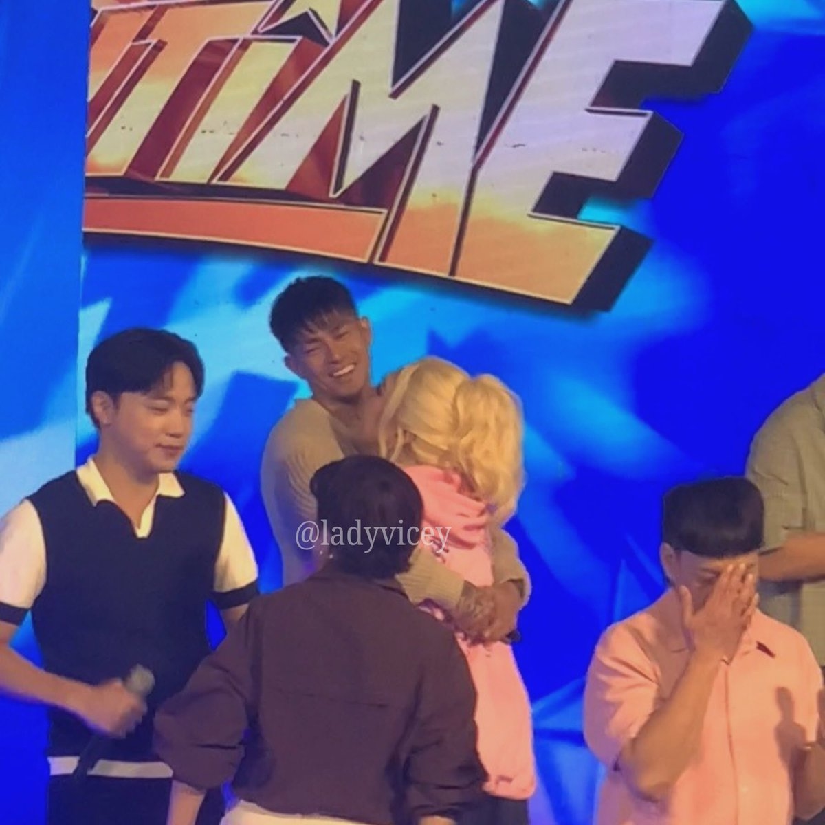 ladyvicey's tweet image. Grabe yung kabog ng dibdib ko kanina, sobrang clingy ng mag-asawa 🥹🧡

#ViceGanda | #ViceIon | #IonPerez