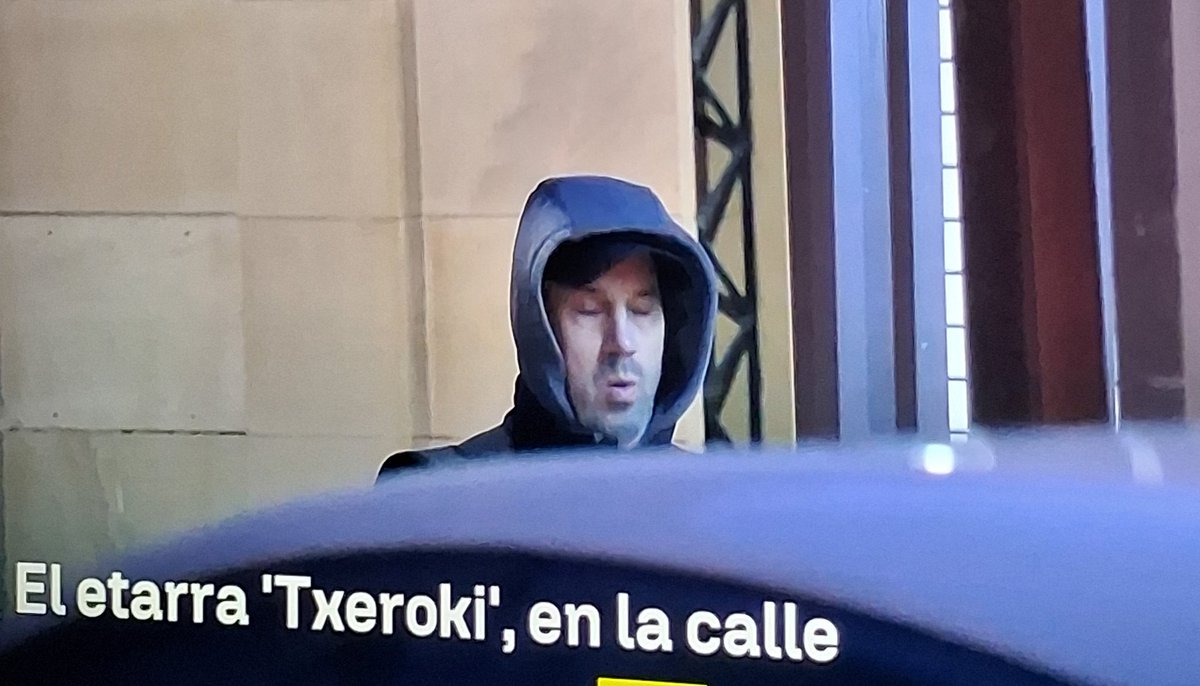 El jefe de Eta "Txeroki", con una pena de 400 años de cárcel, consigue un permiso para salir a la calle de lunes a viernes para "trabajar".
Gracias Pedro Sánchez
#pedrosanchezveteya
#SanchezDIMISION