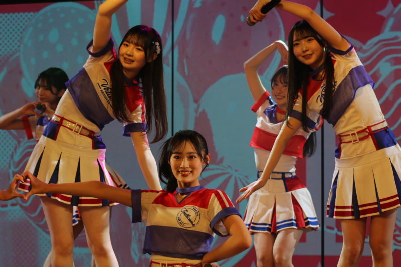 LiveenGN's tweet image. AKB48 21期研究生「手をつなぎながら」公演でデビュー！ lvtimes.net/music/75429/ 
#AKB48劇場公演 #手をつなぎながら #21期研究生 
#髙橋舞桜 #田中沙友利 #牧戸愛茉 #森川優 #渡邉葵心 
#奥本カイリ #大賀彩姫 #近藤沙樹