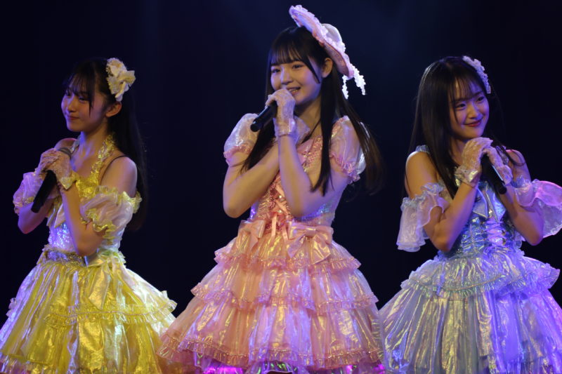 LiveenGN's tweet image. AKB48 21期研究生「手をつなぎながら」公演でデビュー！ lvtimes.net/music/75429/ 
#AKB48劇場公演 #手をつなぎながら #21期研究生 
#髙橋舞桜 #田中沙友利 #牧戸愛茉 #森川優 #渡邉葵心 
#奥本カイリ #大賀彩姫 #近藤沙樹