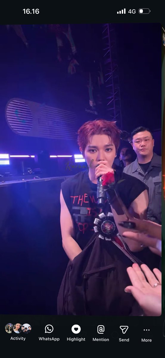 Masih senyum senyum sendiri gue mengingat momen ditatap segini nya ama taeyong. Ada kali 3 detik maen tatap tatapan. YA ALLAH GIMANA YA AKU MASIH DEG DEG AN BANGET🥹🥹😭😭