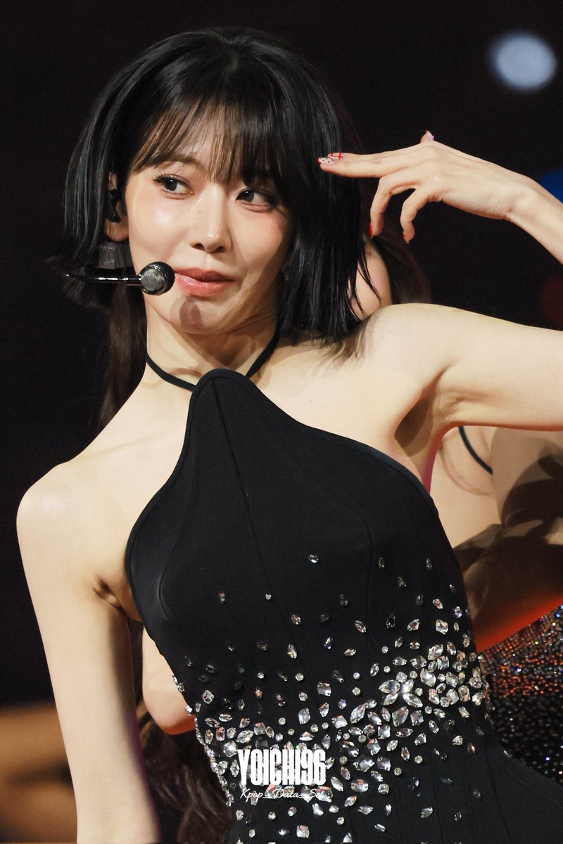 251225 Sakura at SBS 가요대전 Load in 4K #LE_SSERAFIM #르세라핌