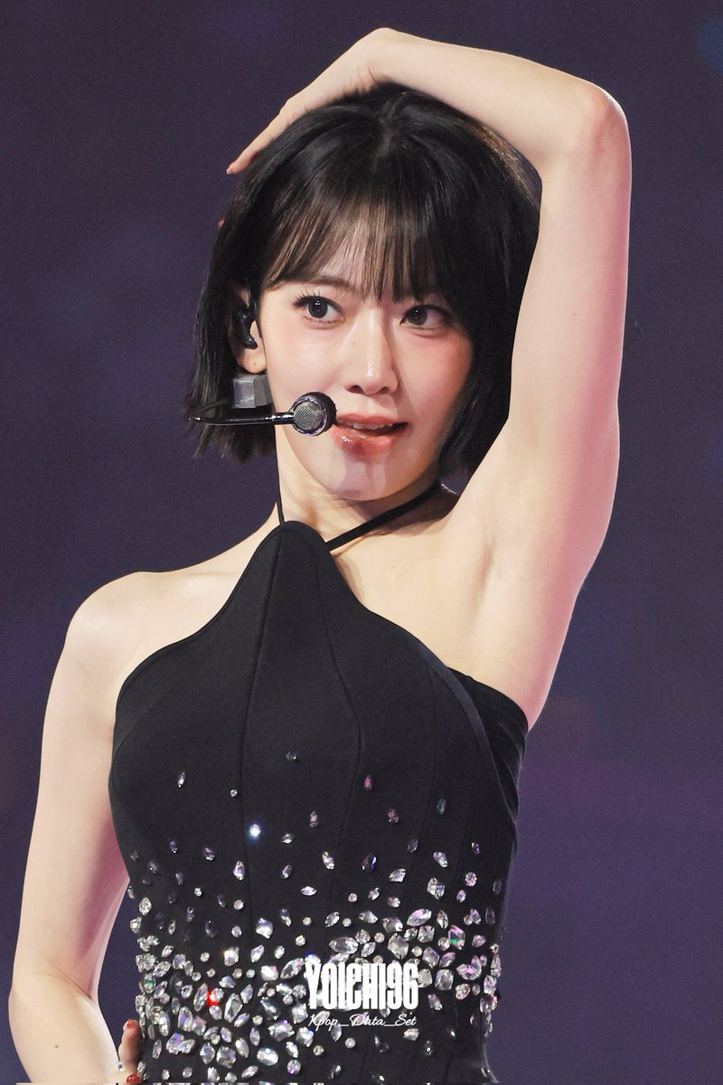 251225 Sakura at SBS 가요대전 Load in 4K #LE_SSERAFIM #르세라핌