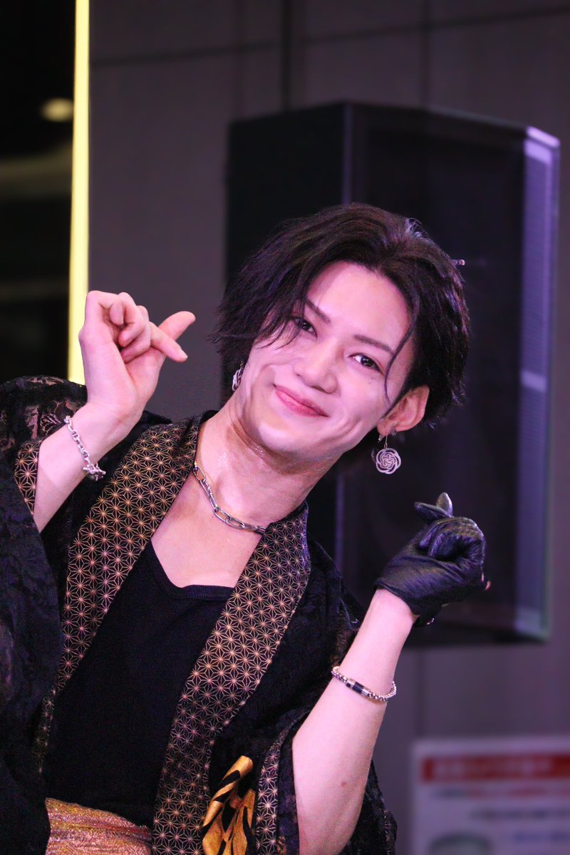 年末のタツトークぶり！2026年初現場！
礼貴くんにあけおめして来ました🕺🧡
当たり前にかっこよかった今年もよろしくね➰
Dオタの執念スナイパーも発揮してきたよ(1枚目)
#XLAMP