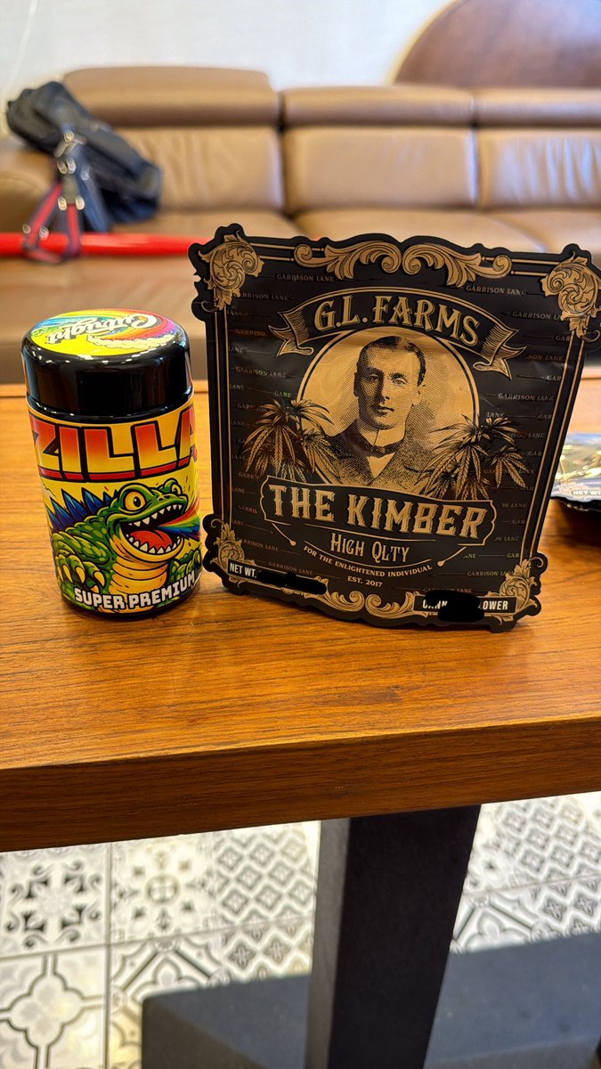 DrewIsSharing tweet media