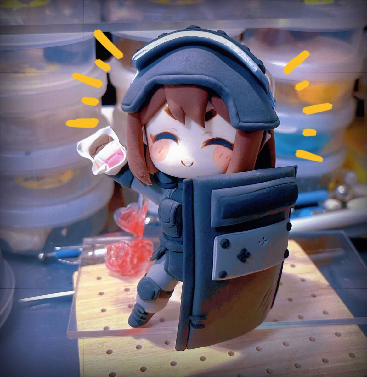 Allet!
Canna shared her hardtack with her.
She’s so happy about it!