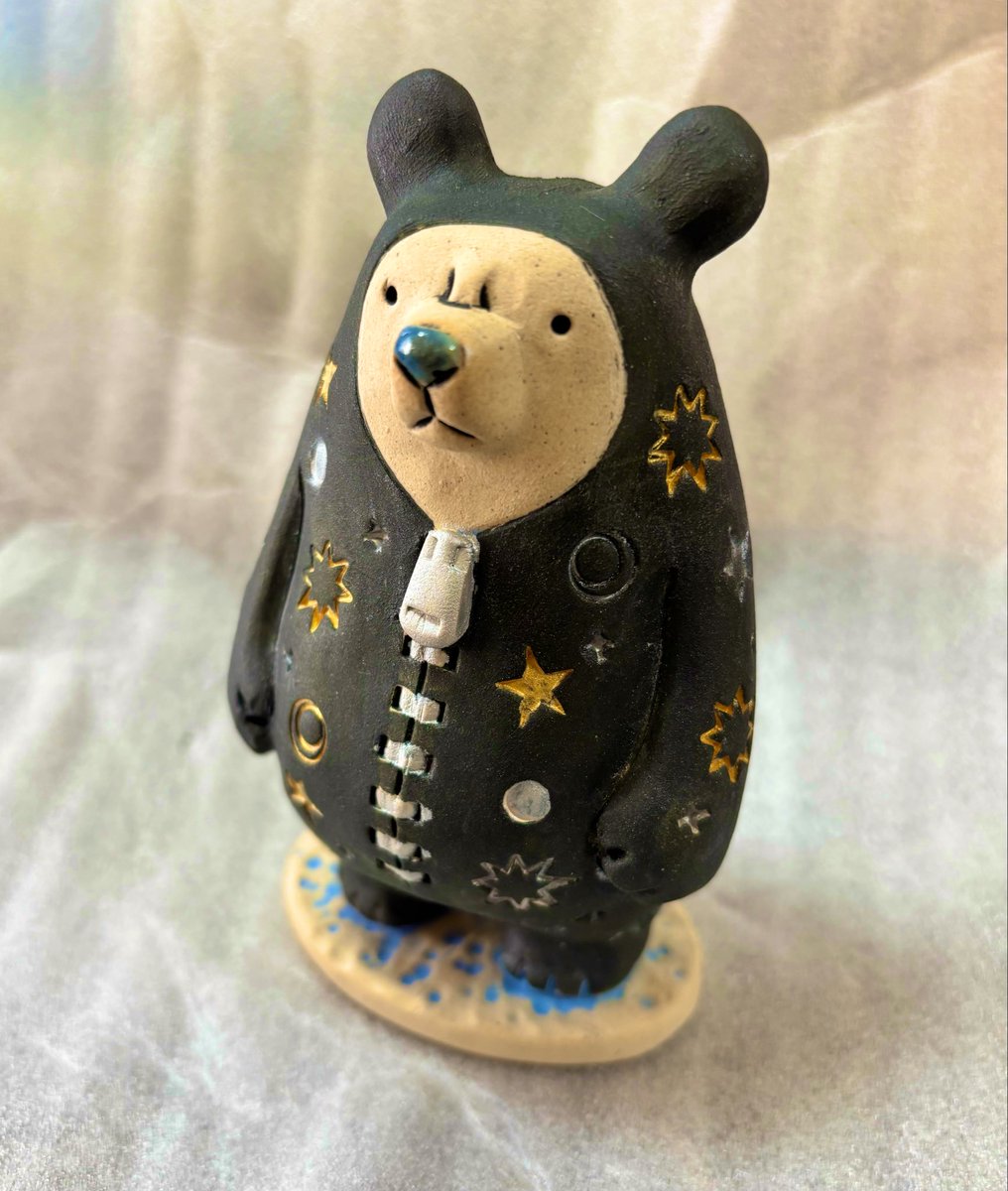 shigure_091's tweet photo. タカナシ君を見つけた時に
可愛いと思って
Xをフォローしてから
実物をみる機会がなくて
悩んでいたけど
ワンフェスでみれた！！！
タカナシ君はなかったけど
くまちゃん可愛すぎて購入☺️

#ワンフェス
#辰巳又助 https://t.co/vSg3e7Hn2x