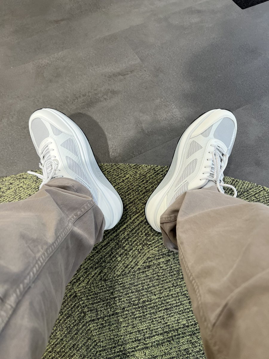 sky0128star's tweet photo. #newshoes 😍 https://t.co/lK8QcgHgz2