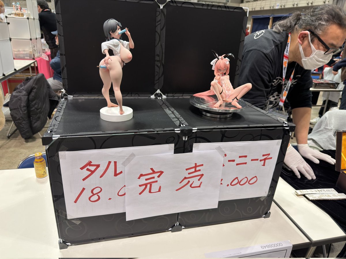10000pukudou's tweet photo. 現場から素晴らしいお知らせが！
皆さんお疲れ様でした！
お頭が帰ってから相談してBooth再販の準備に掛かります！！
「氷菓店のタルヒちゃん」
https://t.co/f0exaF56VL
「透明バーニー子」
https://t.co/whuykBA1Q8
宜しくお願いします！ https://t.co/aytymHfxuX