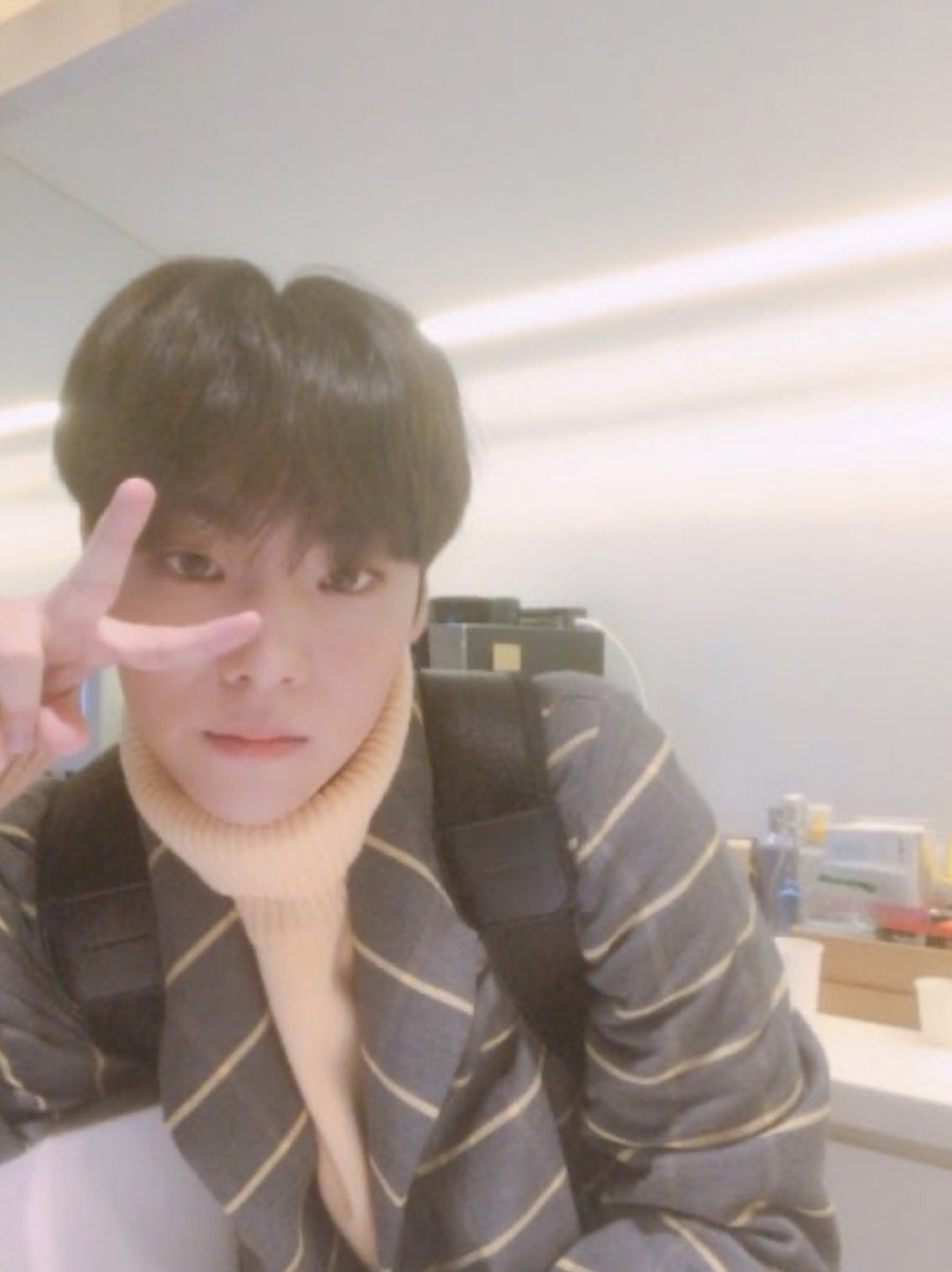 ssall_23's tweet image. 입사1일차.                               입사9년차

오늘은 첫출근💦
열심히 해야짓                            (호록)제가 해요?