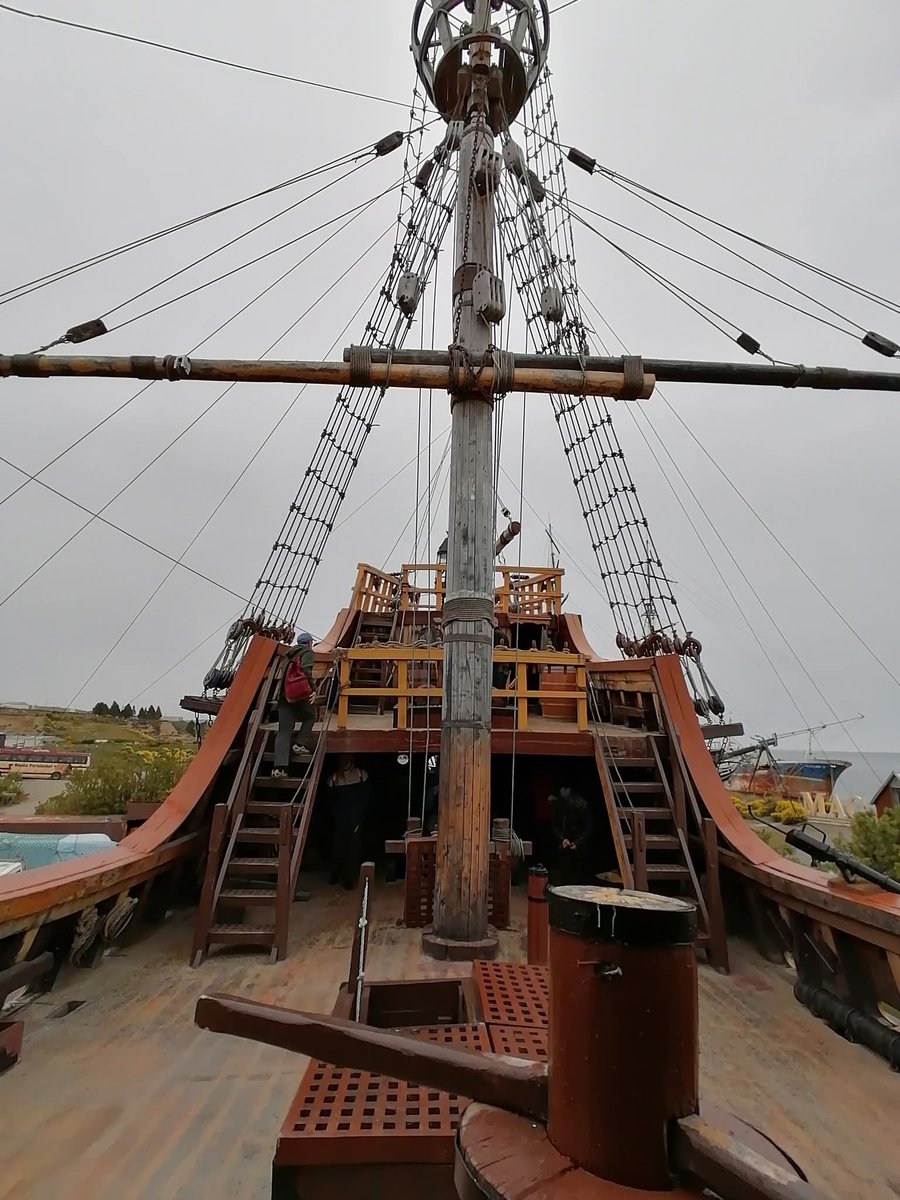 skymanuelima's tweet photo. O Museu Nau Victória, localizado 7,5 km ao norte de Punta Arenas, exibe uma réplica em tamanho real do primeiro navio a circunavegar o mundo: o Nau Victoria de Fernão de Magalhães. #Museu #Nau_Victória #Punta_Arenas #Chile #Fernão_de_Magalhães #travelphotography #viagens https://t.co/6gnQFVA1oL