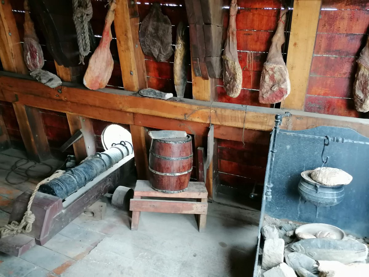 skymanuelima's tweet photo. O Museu Nau Victória, localizado 7,5 km ao norte de Punta Arenas, exibe uma réplica em tamanho real do primeiro navio a circunavegar o mundo: o Nau Victoria de Fernão de Magalhães. #Museu #Nau_Victória #Punta_Arenas #Chile #Fernão_de_Magalhães #travelphotography #viagens https://t.co/6gnQFVA1oL
