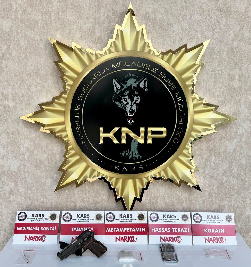 📍#GaziKars 

Kars Cumhuriyet Başsavcılığı koordinesinde İl Emniyet Müdürlüğümüz Narkotik Suçlarla Mücadele Şube Müdürlüğünce ilimiz merkezinde "Sokak Satıcıları" (Torbacı) olarak tabir edilen uyuşturucu madde satıcılarına yönelik bir aparta yapılan operasyon sonucunda;

❌