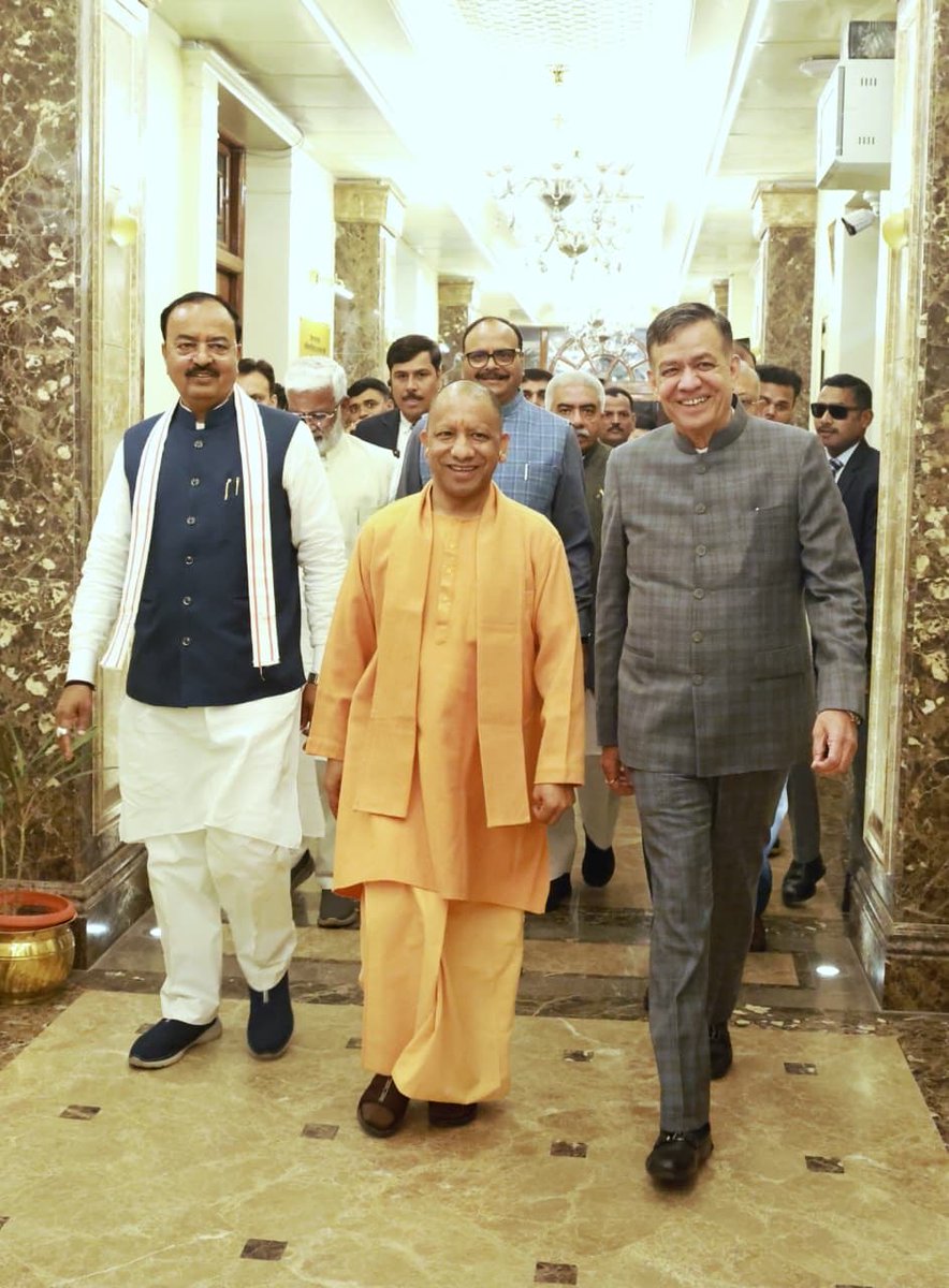 Satishmahanaup's tweet photo. आज बजट सत्र के प्रारंभ होने पर विधानसभा पहुंचने पर मुख्यमंत्री योगी आदित्यनाथ जी का स्वागत किया। 

#UPVidhanMandal https://t.co/L5zWIlpclo