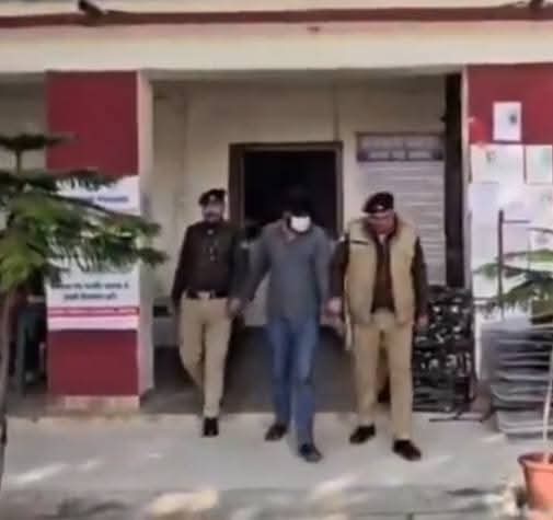 Faarooqui0's tweet photo. रोशन पांडे ने अपनी ही नाबालिक बेटी को हवस का शिकार बनाया, आरोपी की जाति लिख देंगे तो विवाद हो जाएगा.. #SuperBowl #เลือกตั้ง69 @55MTQ_ @1991kundan @_afzaL_k https://t.co/uKnbYmyuts