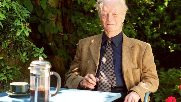lorraineelizab6's tweet photo. Ben Kiely (15 Aug 1919 #Dromore #Tyrone-9 Feb 2007 #Dublin). Saoi @Aosdana.👨🎓@cbsomagh @UCDALUMNI. @jesuits_ireland novitiate but ill. Journalist, critic, novelist,📻📺, editor newspapers, Prof @EmoryUniversity @uoregon @HollinsU @UDelaware! @kiely_weekend https://t.co/48ClPTQkUG https://t.co/5crLwBFrui