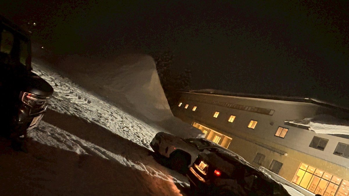 先週の練習会場がある西川町⛄️ものすごい雪でした❄️駐車場には百名山にも匹敵する(?)ほどの雪山🏔️
いつも、除雪ありがとうございます🙇‍♀️

そんな中、DER GLANZには2名の方が新メンバーとして仲間入りしました🥁✨
来年度に向けて、まだまだ大募集中です🫶

お問い合わせはDMにて、、💌