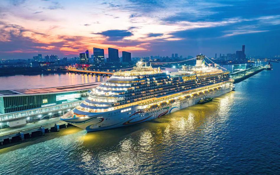 BoundforChina's tweet image. Adora Magic City, the nation's first domestically built cruise ship, welcomed its 1 millionth guest onboard with its operator, Adora Cruises, on Sunday, marking a milestone in the development of the Chinese cruise brand. #ChinaBound #AdoraMagicCity #CruiseShip