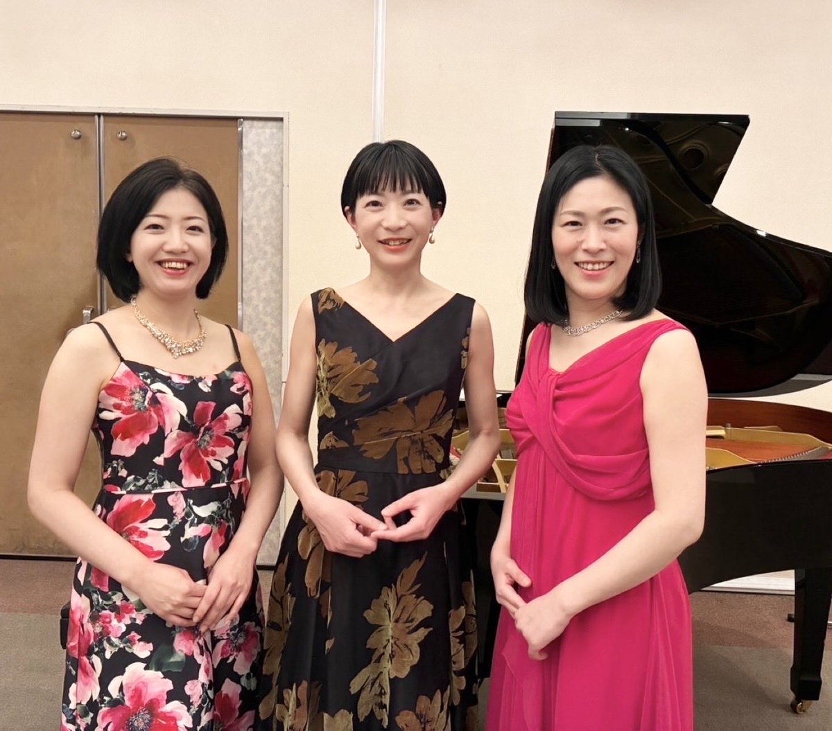 renep9a's tweet photo. 大阪松原市にてフルート（田畑裕美さん）とピアノ（寺嶋千紘さん）とのコンサートが終了！フルートと演奏できる曲ってあるやろか、、と選曲は不安からのスタートでしたが、結果、ウィーンの音楽や日本歌曲、ラクメの花の二重唱など、たくさん一緒に演奏することが出来ました👏🥳 https://t.co/K8ulwUkoKG