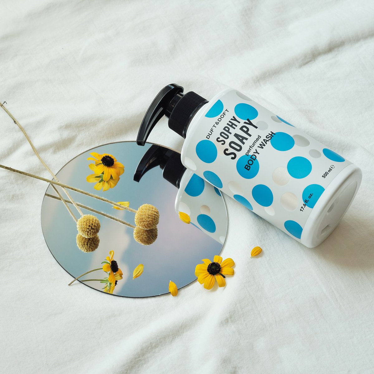 duftndoft_jp's tweet photo. 🌼 一日の始まりと終わりを、香りで満たすボディルーティン

やさしく包み込む泡と
気分まで澄みわたるフレッシュな香り 💙

シャワーのひとときも、
日常の中の小さな癒しを体験してみてください。

あなたのボディケアをもっと特別に。
特別な瞬間のカラーと香りを込めて。
Perfume Beauty, DUFT&DOFT

#ボディケア
#ボディソープ
#香りのある暮らし
#お風呂時間
#バスタイム
#スキンケア好きさんと繋がりたい
#美容好きな人と繋がりたい
#自分磨き
#いい香り
#保湿ケア