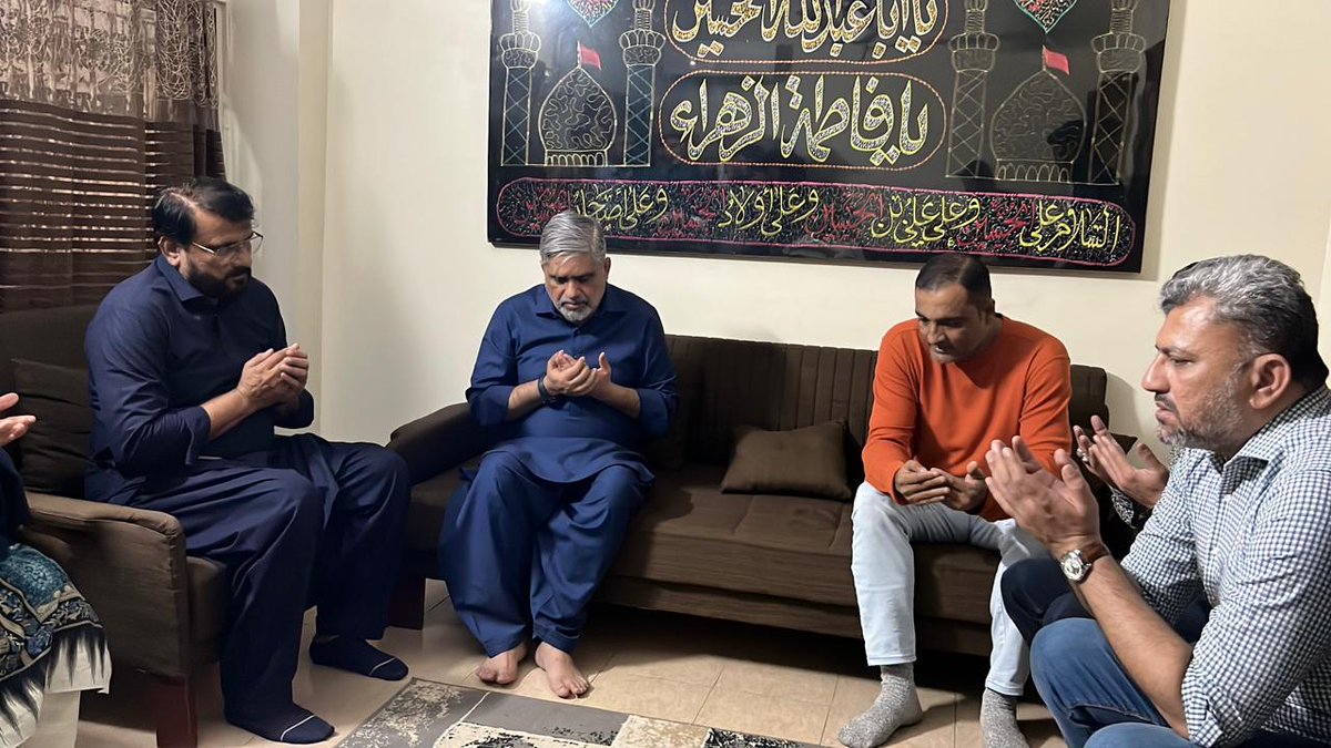 AnisMQM's tweet photo. سینئر مرکزی رہنما انیس احمد قائمخانی نے ملیر ٹاؤن کے زیشان کے گھر لگنے والی آگ کے باعث جھلس کر انتقال کر جانے والے معصوم بچہ آحد نادر کے گھر آمد، اہلِ خانہ سے تعزیت کی اور مرحوم کی مغفرت کے لیے دعا کی، اس موقع پر انچارج COC فرقان اطیب و دیگر مرکزی رہنما و اراکین اسمبلی موجود۔ https://t.co/eae2lQI1ef
