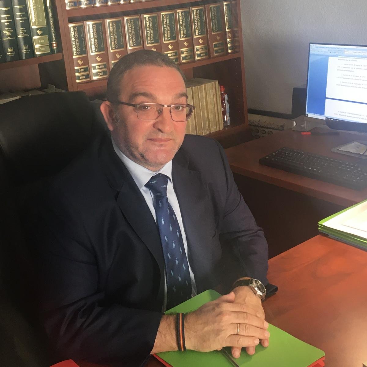 🔘La Policía Local, en Reconocimiento a la Excelencia Jurídica y el Compromiso Inquebrantable con los Policías, entregará, el día 20 de Febrero: 

➡️Medalla al Mérito de la Policía Local en Huelva a nuestro Letrado Enrique Arroyo.

Más información aquí⤵️
sppme-a.es/medalla-merito…