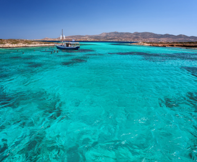 🌊✨ New destination alert! Introducing the stunning Greek island of Paros in the Cyclades. Enjoy sandy beaches, watersports, and local dining! Explore luxury villas today! 🍽️🏖️ 

👉 bit.ly/4sTR0ya

#Paros #GreekIslands #LuxuryVillas #TravelGoals #Wanderlust #Cyclades