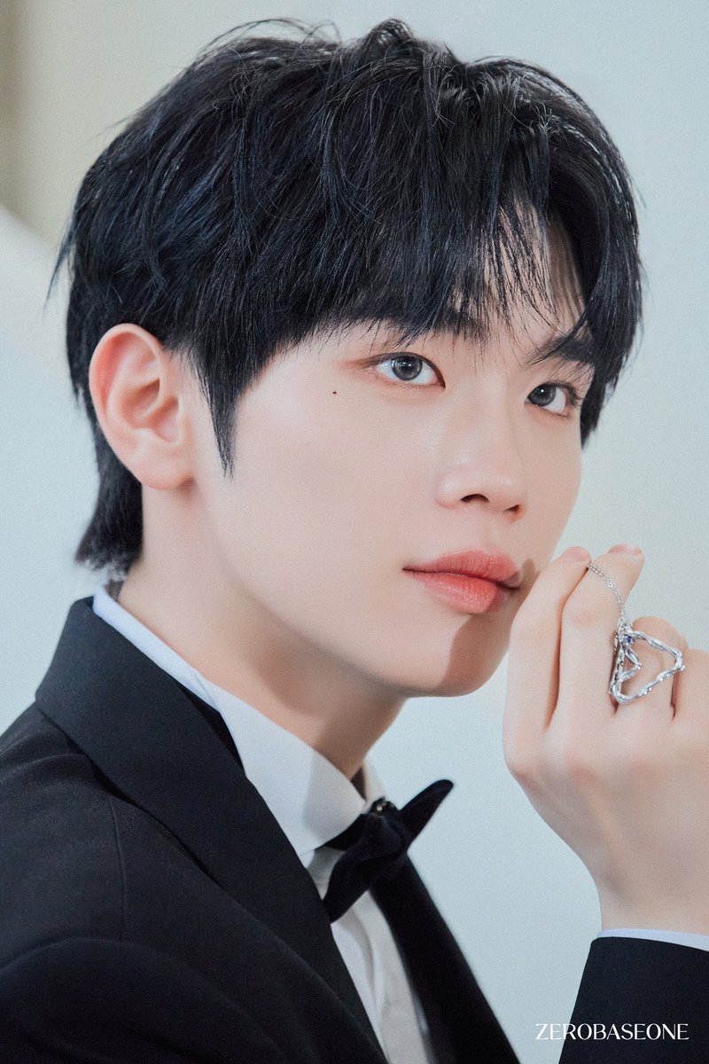 ☆ :: INFORMATION [ 09.02.2026 ]

#SEOKMATTHEW et #PARKGUNWOOK de #ZEROBASEONE annoncent avoir signé un contrat exclusif avec WAKEONE !

Ils rejoignent désormais #KIMTAERAE en tant qu'artistes de l'agence !

#WAKEONE #웨이크원