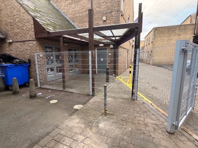 I Wallond fencing tweet media