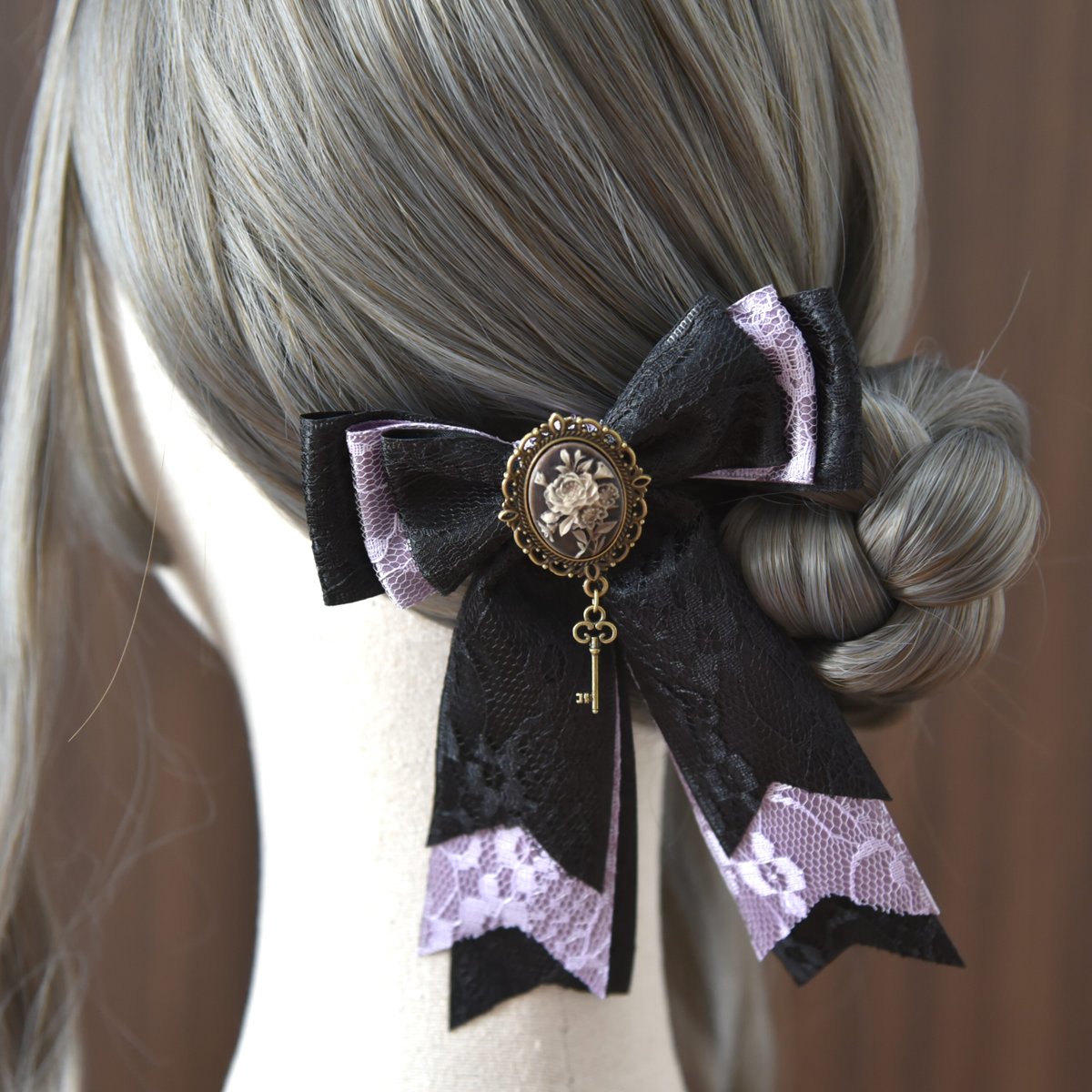 2/16⇒お題【#紫のバリエーションが見たい　#365DIYtheme】
※2月アメシスト色の作品展(紫オンリー)

深い紫、淡い紫、光を含む紫…同じ色なのに表情が違う、その奥行きこそがアメシストの魅力💜紫の世界を並べてみて💜💜💜

🛒minne.com/@raga-muffin

#ハンドメイド好きさんと繋がりたい