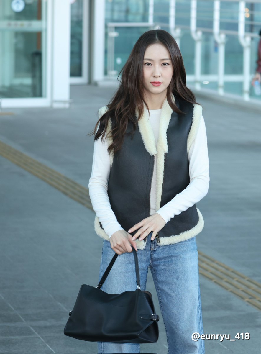 eunryu_418's tweet photo. 260209 ICN 출국
✨️
#KRYSTAL #크리스탈 #정수정 #JUNGSOOJUNG https://t.co/cl2wZk2joz