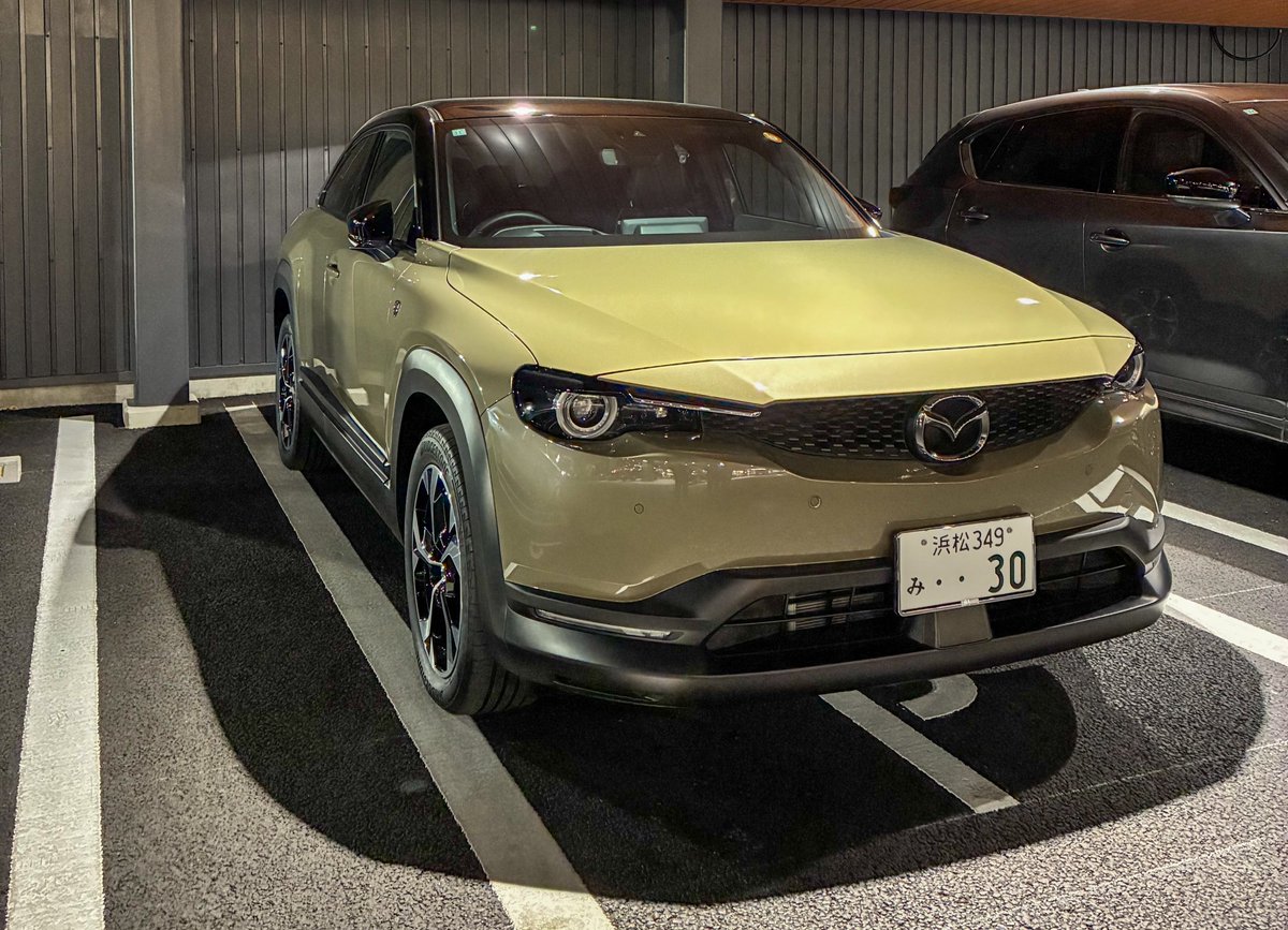 CX30からMX30 REVへ乗り換えました
ロータリーエンジンとEVという唯一無二の技術。
MAZDAだからできたこの車。
観音開きも賛否はありますが、僕にとっては最適解
次世代のMAZDAにとって、無くてはならないモデルだと思います。

new 30くん含めよろしくお願いします🙇

#mazda
#mx30
#withmazda
#納車