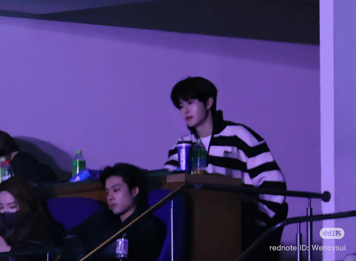 แง้บๆ เล็บดีกว่า           โอ๊ะ เจี่ยจับได้ 🙀!