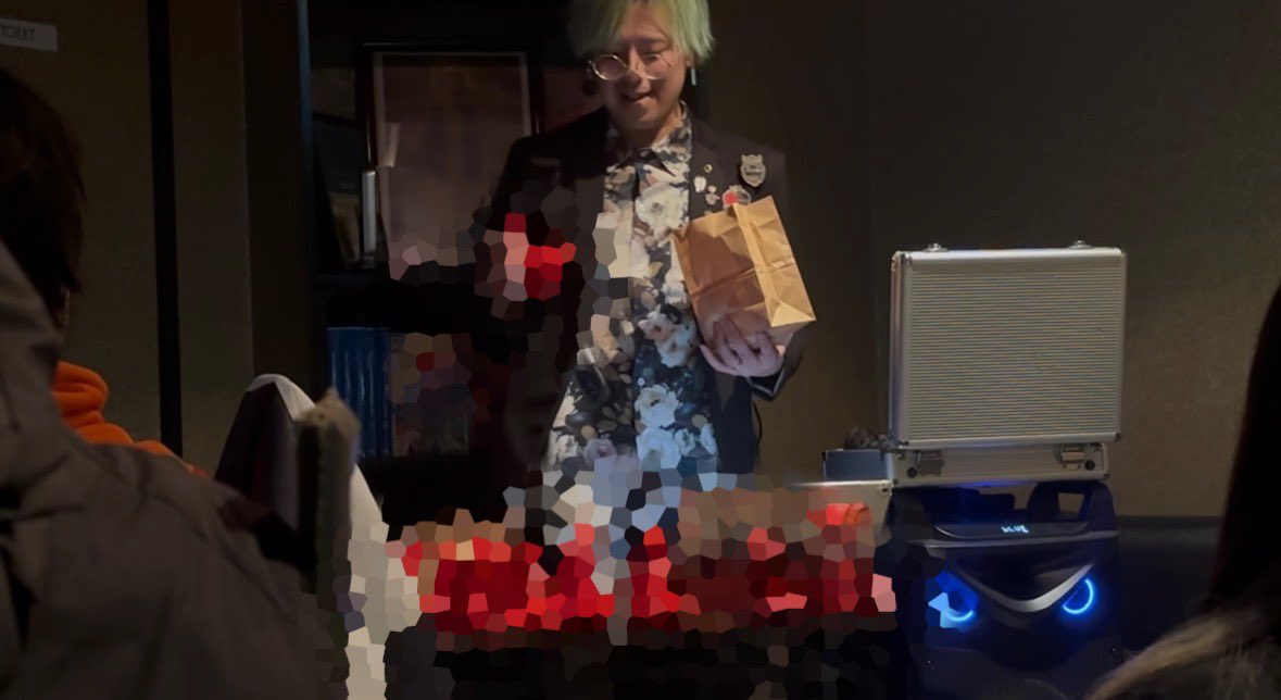 spellbound5326's tweet photo. 昨日は劇団PaPさんの「共同執筆」を観劇しました！役者の皆さんの素晴らしい演技と次々と巻き起こる展開の連続に引き込まれました！

夜はChaldeaさんでのアサツキの大人向けマジックショーへ。ほぼ全編下ネタというアレな内容でしたが本人含め皆さん楽しんでました^ ^ https://t.co/9FG6H1vpKA