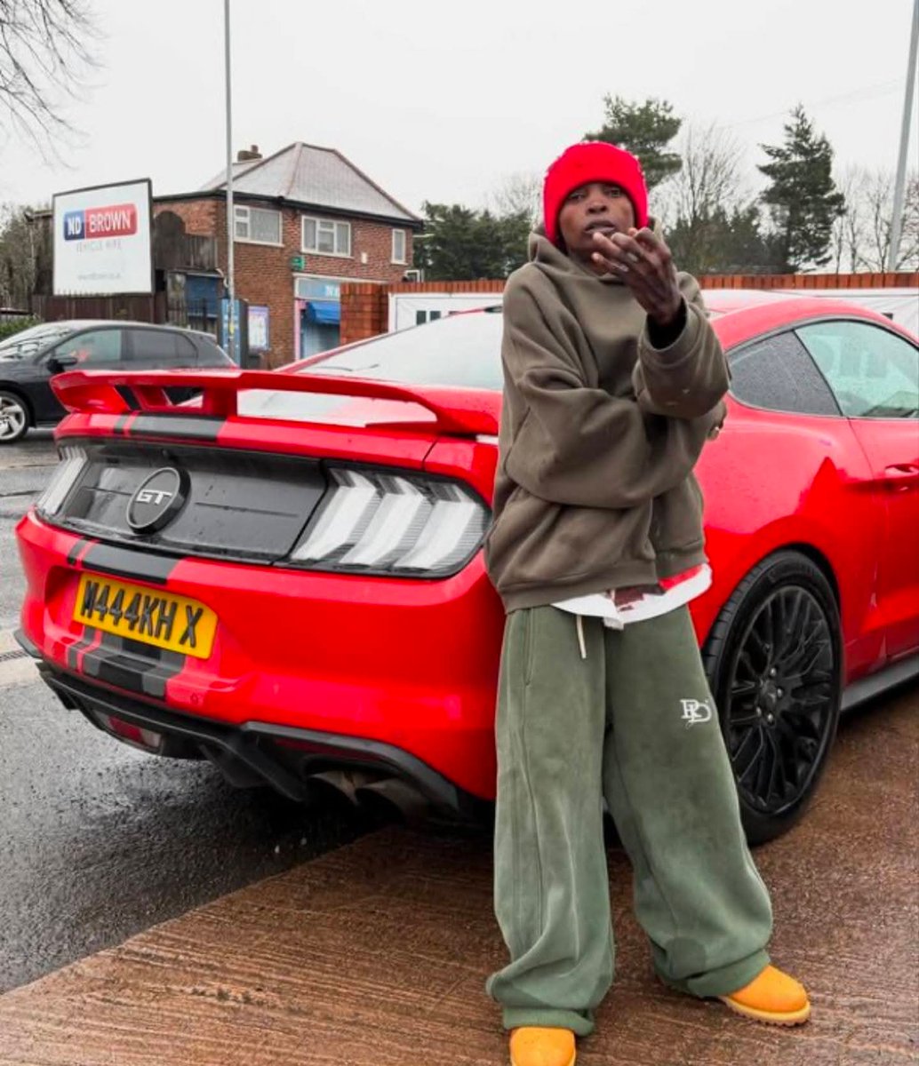 So Kolu fine like this, Na Nigeria just dey affect him. Life in the UK is sweet oooo