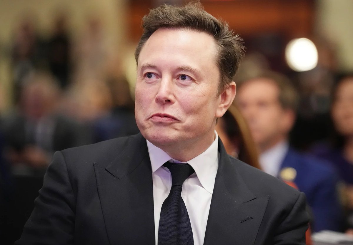 WatcherGuru's tweet image. JUST IN: Elon Musk says SpaceX plans to build a self-growing city on the Moon within 10 years.