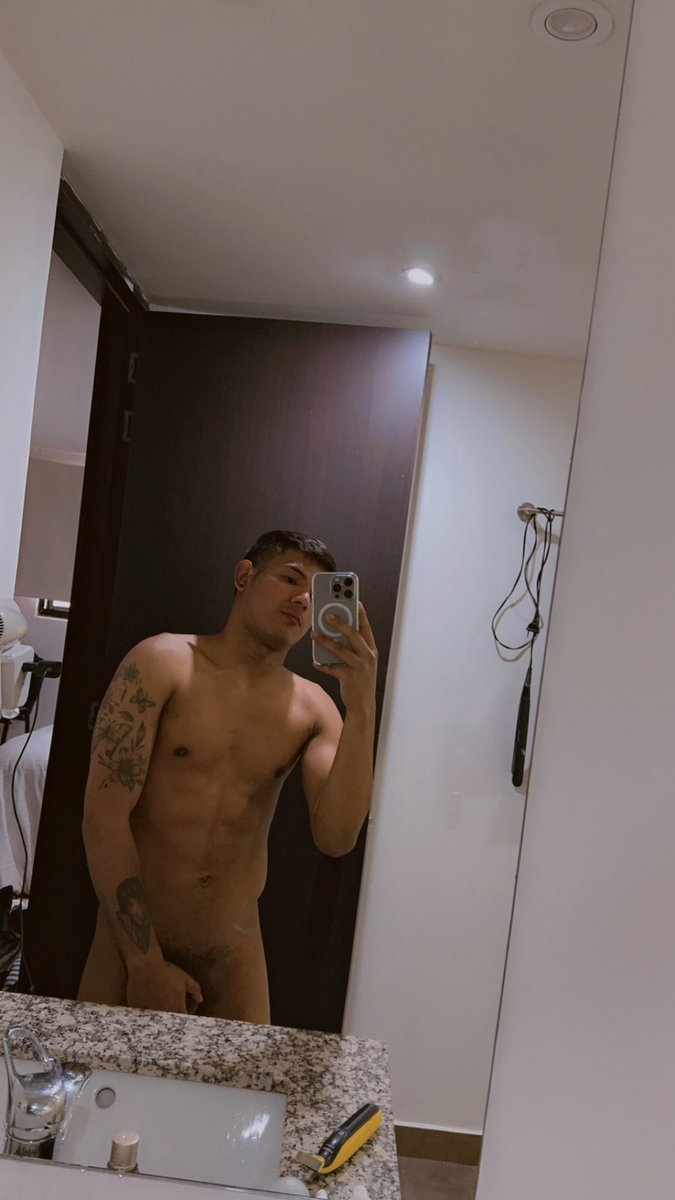 CarlitosG tweet media