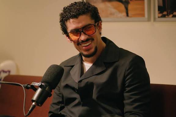 Samsonthegoat25's tweet image. Following his Super Bowl halftime performance, Bad Bunny publicly slammed the Kardashian family, calling them a "curse" that blocks men's success especially Grammy wins while dating them. He cited Travis Scott as an example of someone whose career suffered. Bad Bunny also claimed…