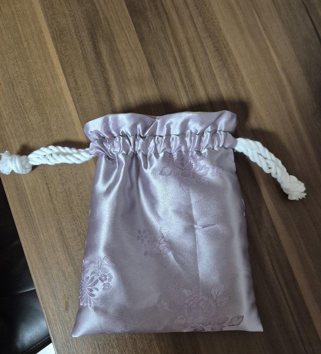 비단으로 주머니도 만들었죵