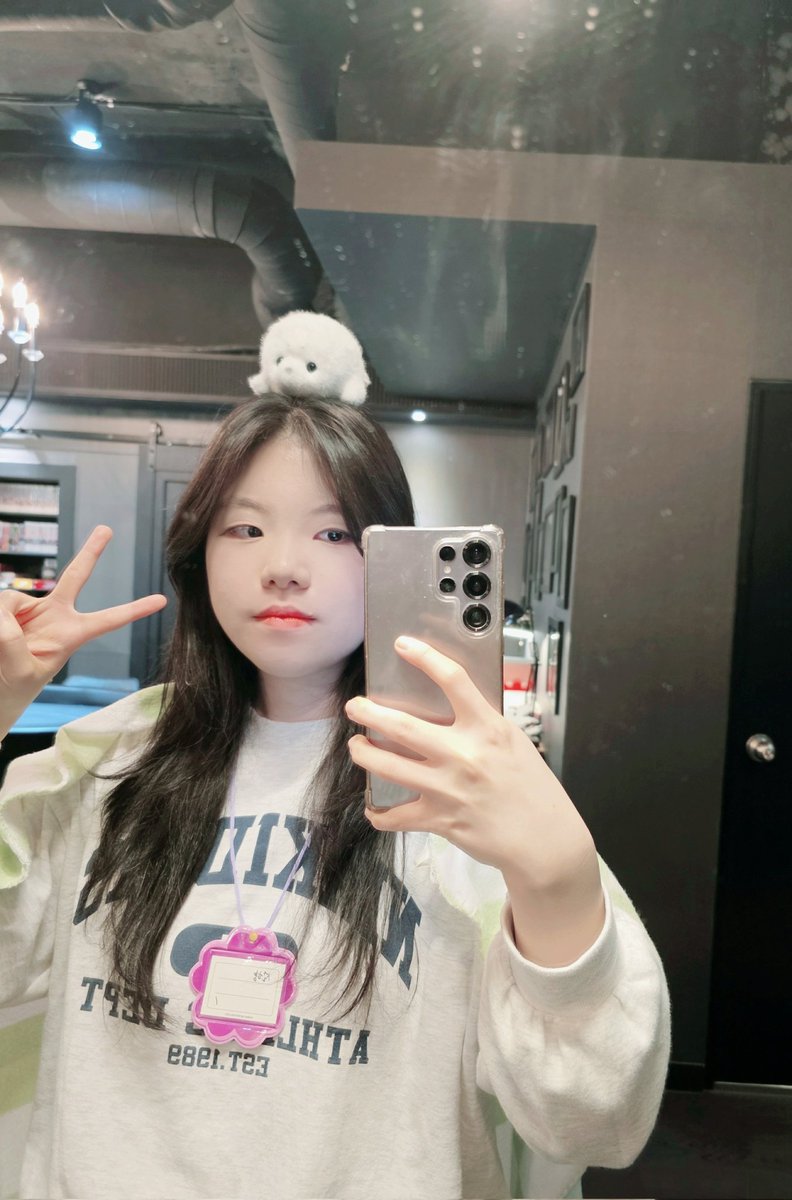 rosaria3025's tweet photo. #일어났니_이제출근하자 
내 방에서 자다 인나니 내 남편들이 눈 앞에있음. 이곳은 꿈인가 천국인가. 타래에 후기 달아놓을게용 제가 넣어놓은 스텝분들 태그 실례 하겠습니다.. https://t.co/QgczDMXomH