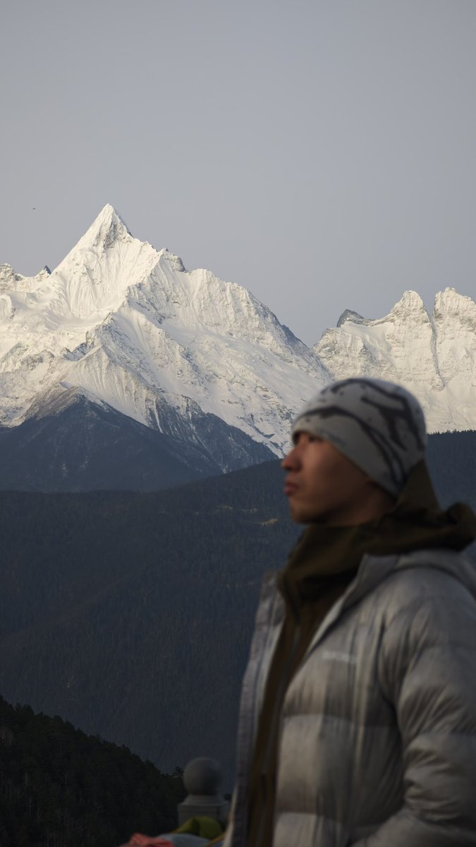 parsifa_'s tweet photo. 进到德钦的第一个早晨就遇到日照金山，十一号进山顺利🙏 https://t.co/5RKeRCdFhK