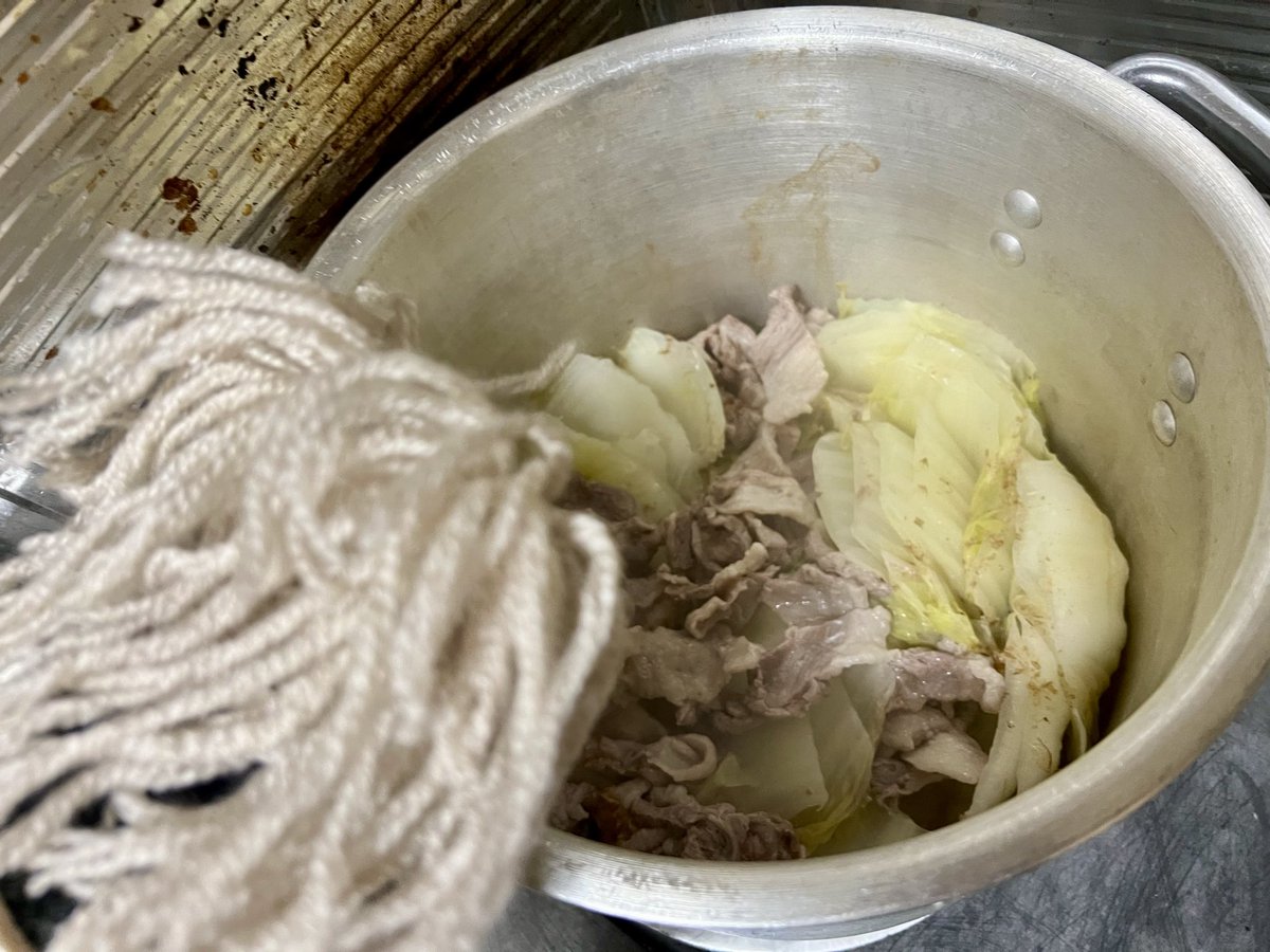 メンちゃん、白菜豚肉ミルフィーユだよ

でも冷凍のバラ肉をそのままぶち込んでいるので実質の形状はミルフィーユじゃないよ

#Twitter家庭料理部
#日本自炊協会 
#お腹ぺコリン部 
#おうちごはん 
#料理好きな人と繋がりたい
#料理記録