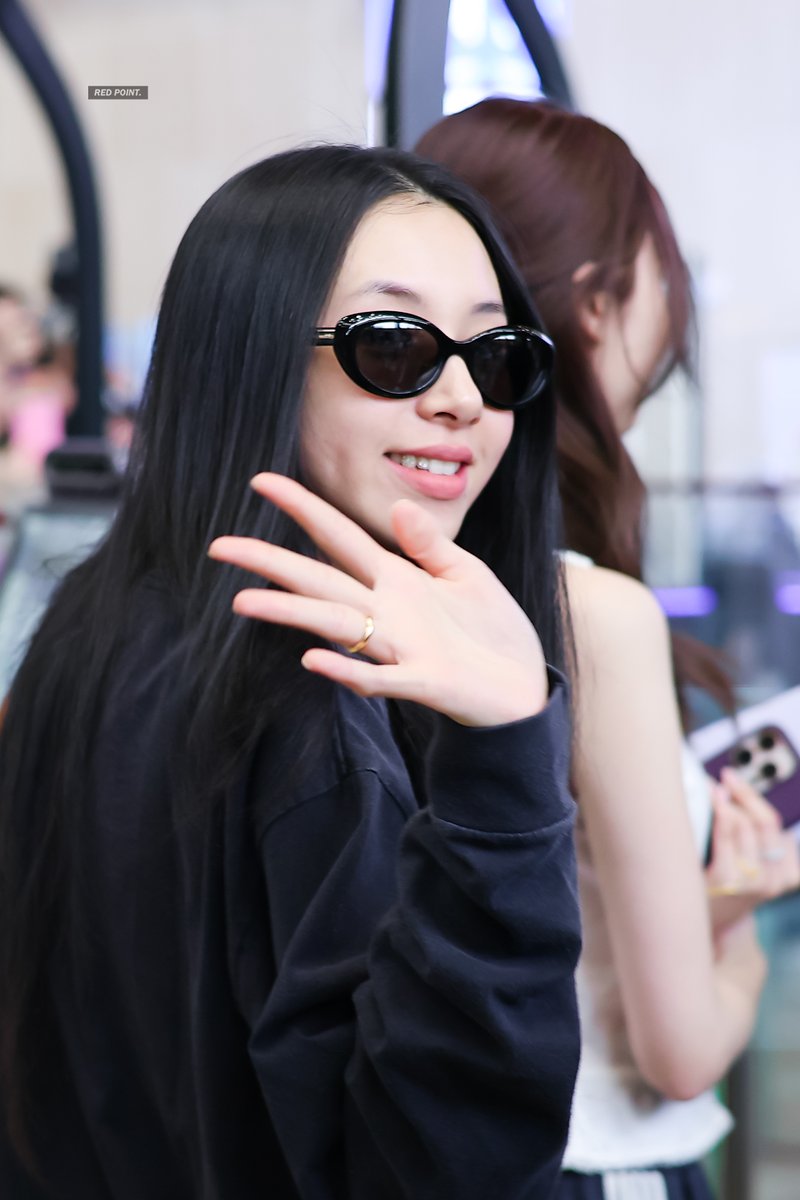 RED POINT💋. tweet media