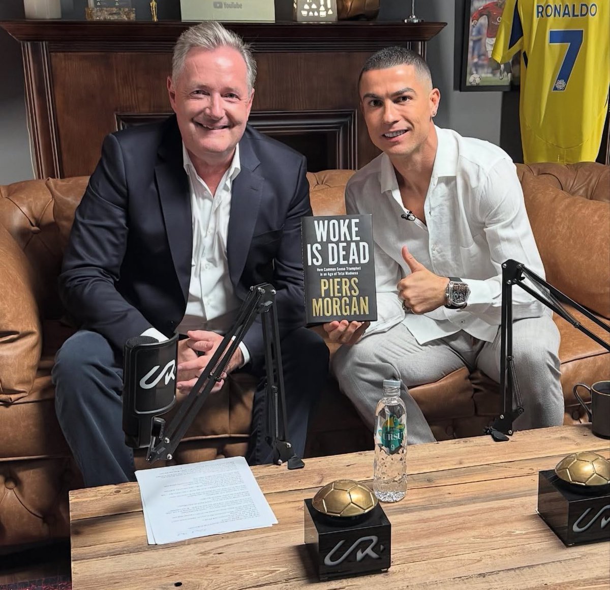 حتى وان برر البعض بأن #كريستيانو لم يتحدث الى الآن ⁉️‼️ رغم أن الأمر واضح لأصحاب العقول وليس العواطف ..ولكن بعد أحاديث وتلميحات #بيرس_مورغان و #كروس البائسة والحاقدة فمن الواجب الآن بأن القضية أصبحت قضية وطن ومبدأ لامجال فيها للمداهنة والطبطبة ..هل اتضح الأمر ‼️